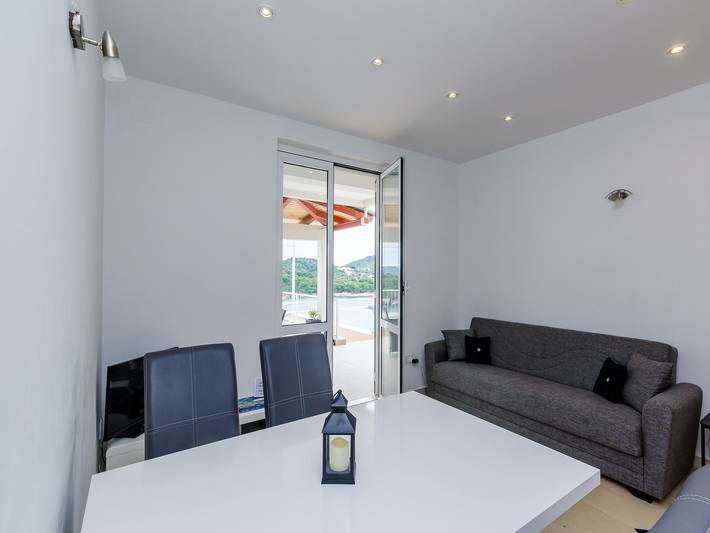 Ferienwohnung für 5 Personen, mit Pool und Terrasse, kinderfreundlich in Grad Dubrovnik