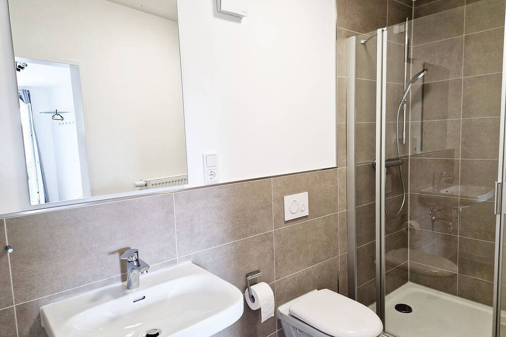 Ganze Wohnung, Weser Pension - Zweibettzimmer mit eigenem Bad Nr. 1 in Unterweser, Brake
