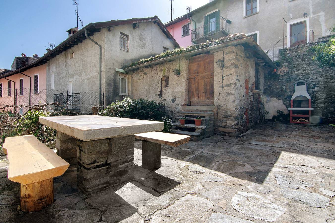 Appartamento intero, Appartamento di vacanza "Dongo Garden" con giardino privato e Wi-Fi in Dongo, Lago di Como