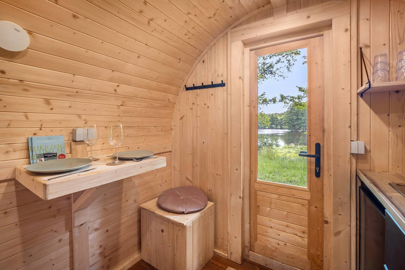 Tinyhaus 'Einzigartiges Schlaffass Am See' mit Garten in Büchen, Kreis Herzogtum Lauenburg