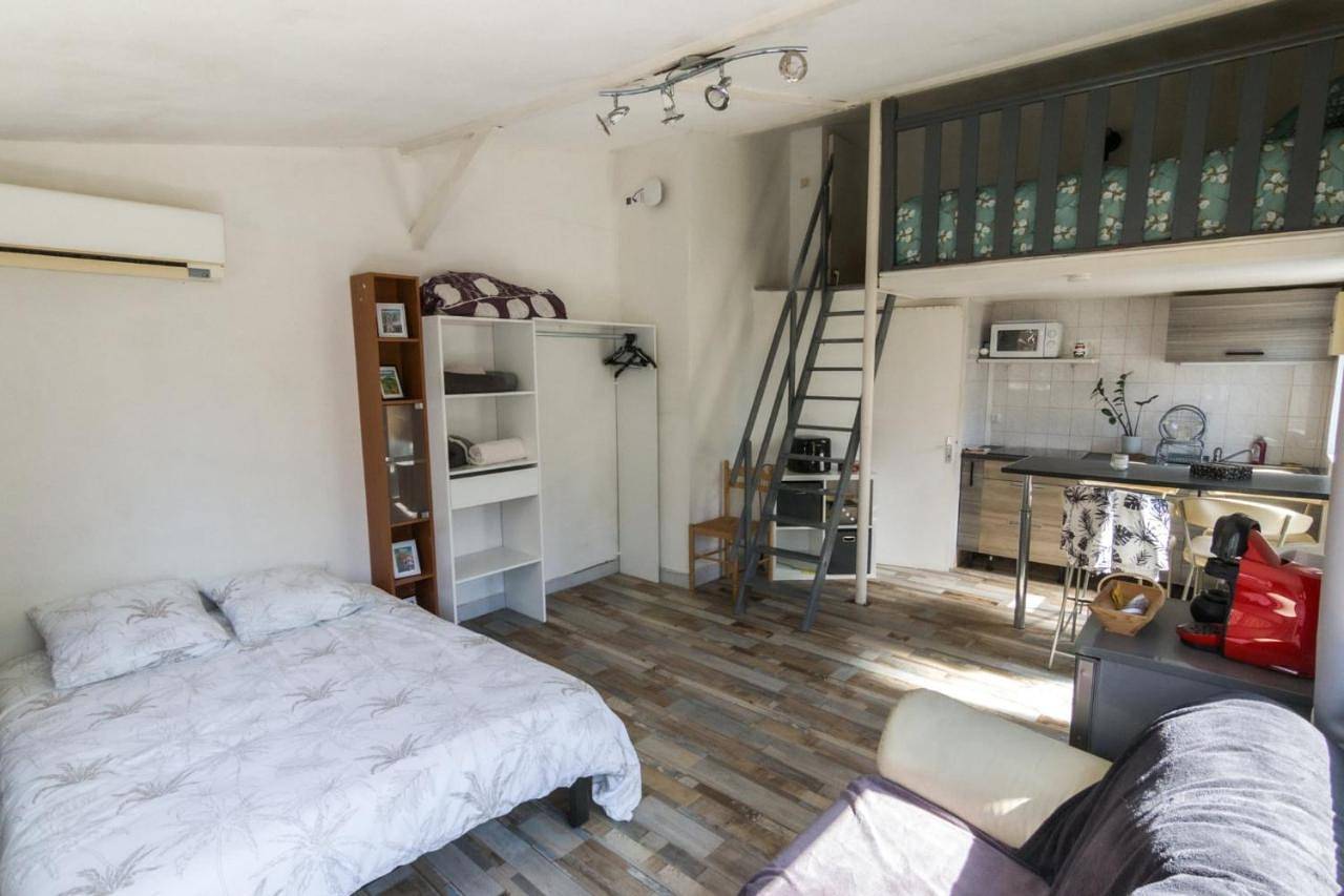 Appartement entier, One-Bedroom Apartment in Riom, Parc naturel régional des Volcans d'Auvergne