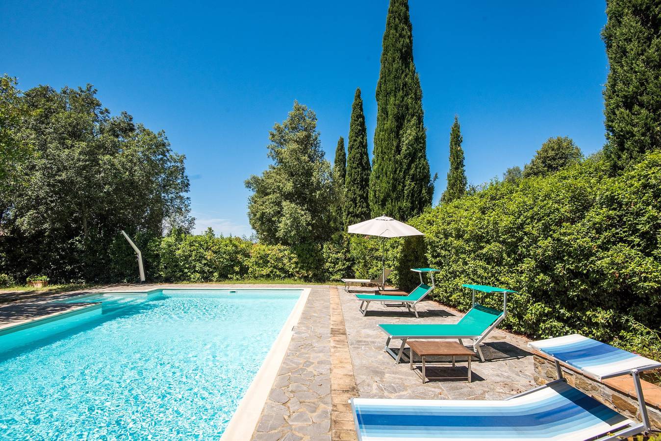 Podere Giardino Wine & Bed – Melograno Apartment: Country House with Pool, Wi-Fi & Ac in Montalcino, Val d'Orcia