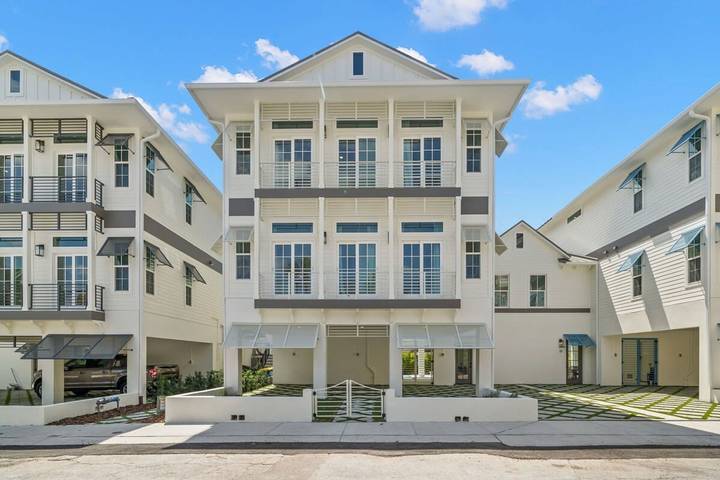 Vacation rental for 14 people, with balcony and garden, child-friendly in Clearwater
