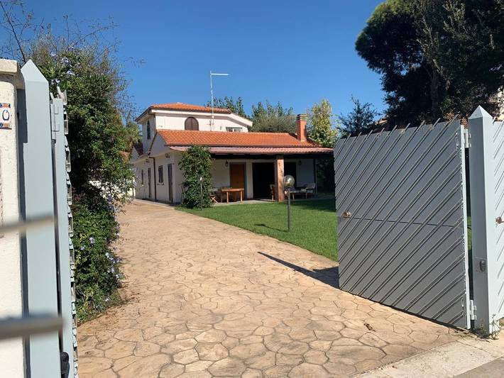 Casa vacanza per 8 persone, con Terrazza e Giardino nonché Piscina a Fiumicino