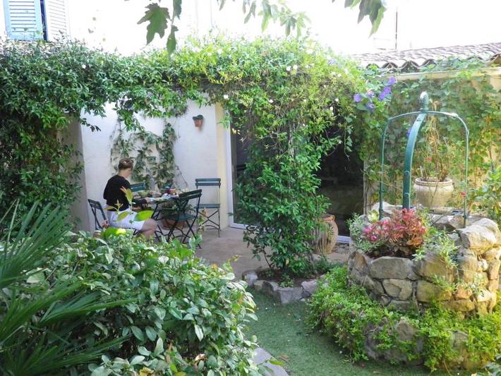 Chambre d’hôte pour 4 personnes, avec Terrasse ainsi que Jardin et Vue à Roquebrune-sur-Argens