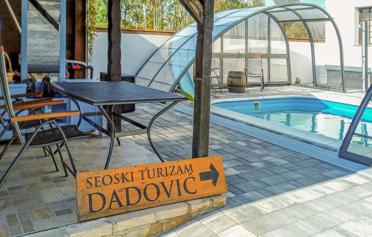 Modernes Apartment mit Pool, WLAN und Grill in der Nähe der Save in Sisak-Moslavina