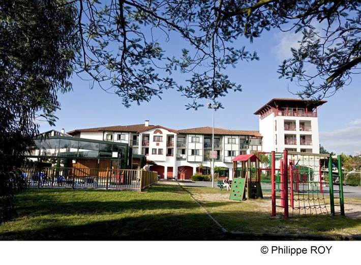 Parc de vacances pour 4 personnes, avec Balcon et Jacuzzi ainsi que Terrasse et Jardin au Pays basque - 2