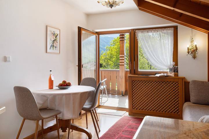 Ganze Wohnung, Ferienwohnung 'Mayr Fünf' mit Bergblick, Balkon und WLAN in Plaus, Ortleralpen