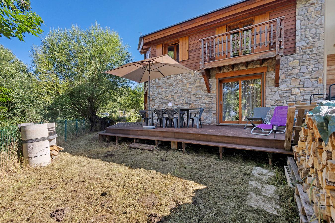 Chalet 'Edliane' con vista sulle montagne, terrazza privata e Wi-Fi in Font-Romeu-Odeillo-Via, Parco naturale regionale dei Pirenei catalani