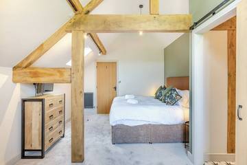 Log Cabin for 10 People in Shrewsbury, Shropshire, Photo 2