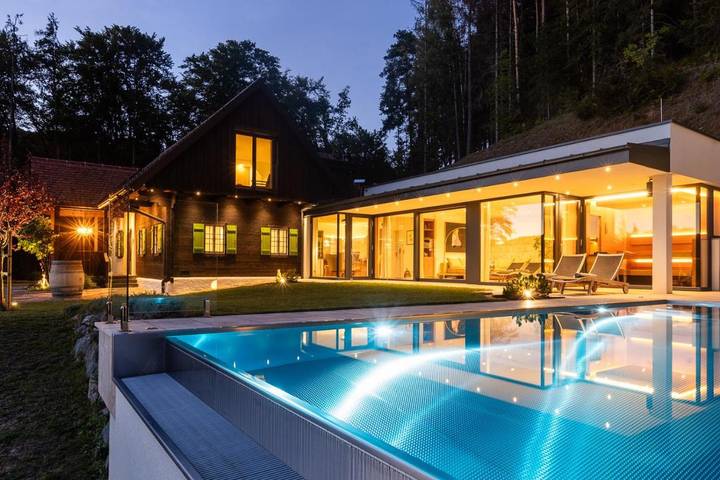 Ferienhaus für 6 Personen, mit Ausblick und Garten sowie Sauna und Pool