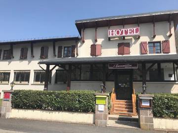 Hôtel pour 4 personnes, avec jardin et terrasse à Saint-Jacques-des-Blats