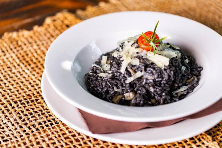 Camping pour 6 personnes, avec jardin et piscine ainsi que bassin pour enfant et vue dans Pag - 2