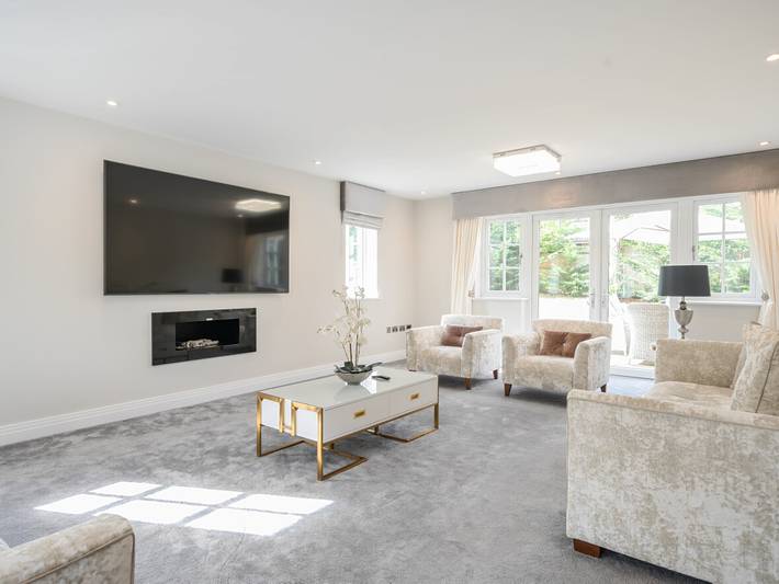 Vacation rental for 10 people, with yard in Surrey Hills