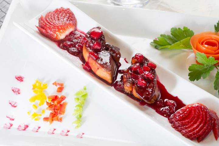 Hôtel pour 4 personnes, avec jacuzzi ainsi que terrasse et piscine, animaux acceptés