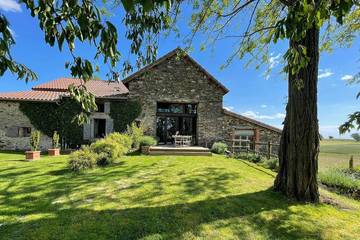 Gîte pour 4 personnes, avec terrasse et jardin à Saint-Jean-de-Marcel