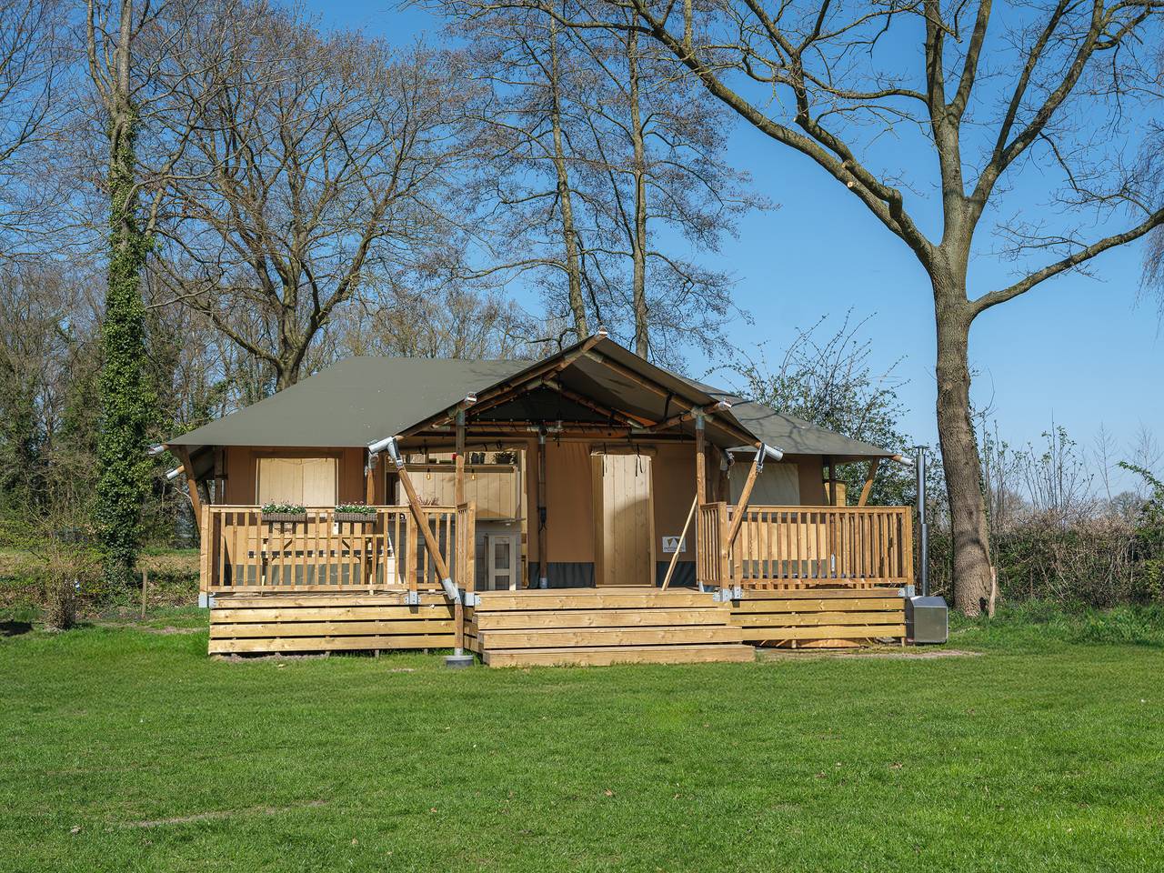 Recreatiepark Den Blanken — Medley Lodge mit Hot Tub | 6 Personen in Neede, Gelderland