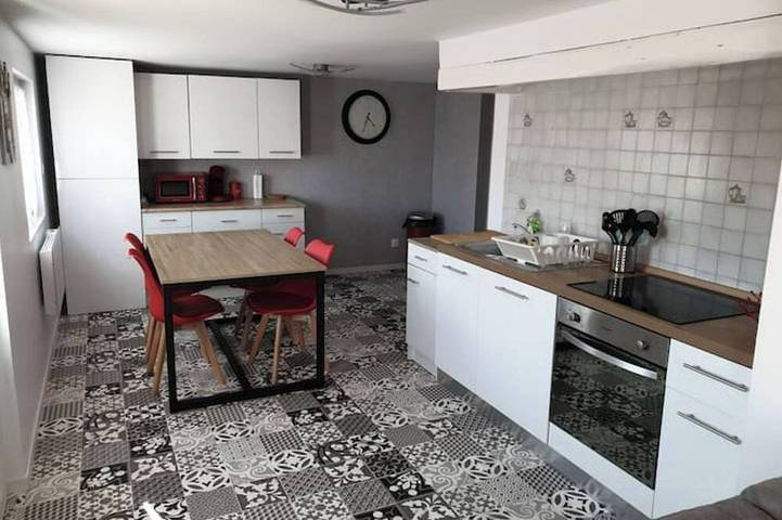 Gîte pour 4 personnes, avec piscine et jardin, animaux acceptés à Gurgy