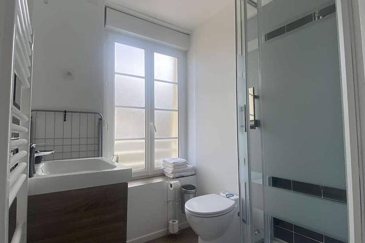 Appartement entier, Il y a de l'amour dans l'air -studio lit king size in Arromanches-les-Bains, Région de Bayeux