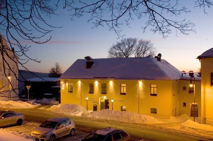 Ferienhaus für 3 Personen, mit Terrasse und Garten sowie Sauna in Schöneck (Sachsen) - 2