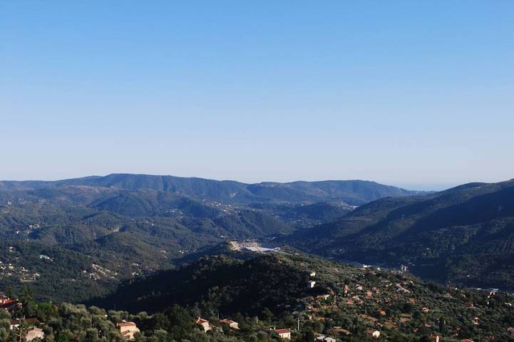 Location de vacances pour 5 personnes, avec Balcon à Berre-les-Alpes