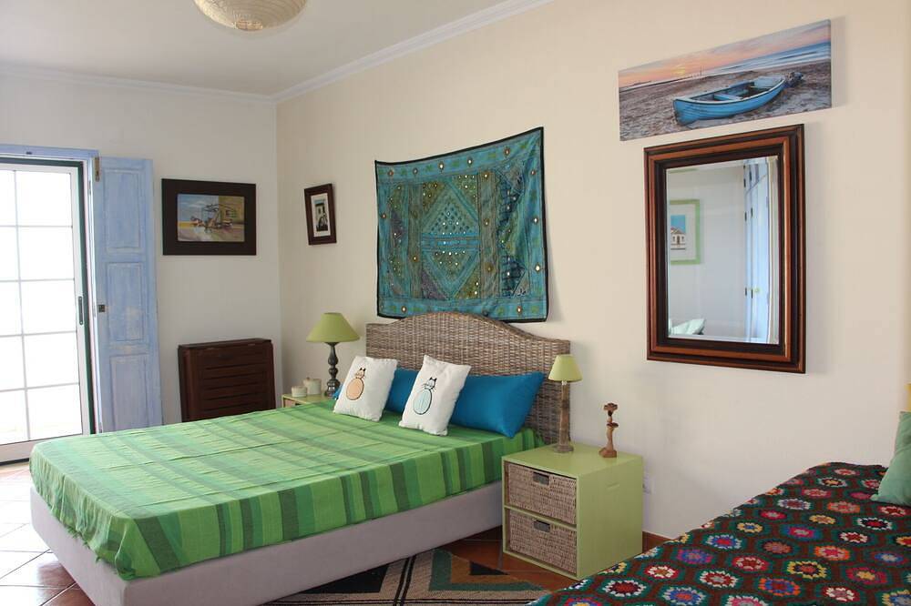 Ganze Wohnung, Vom Ferienhaus sind es 50 m zum Meer und zum Strand mit Möglichkeiten zum Surfen in Baleal, Leiria District