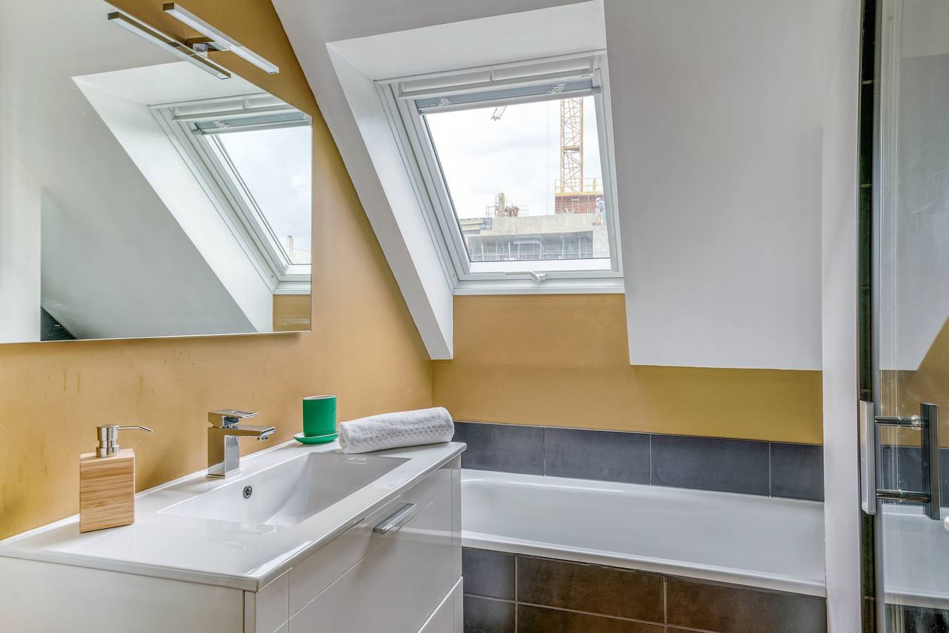 Appartement entier, Nymphéa – Élégant duplex avec balcon, à deux pas du centre de Nantes in Nantes, Région de Nantes