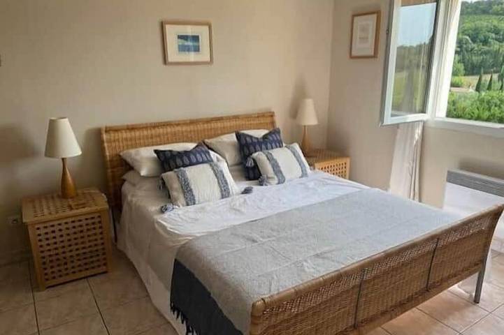 Gîte pour 8 personnes, avec jardin et piscine à Verzeille - 3