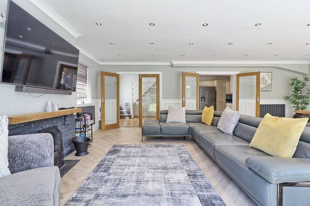 Modernised Luxury Family Home in Theydon Bois in Essex