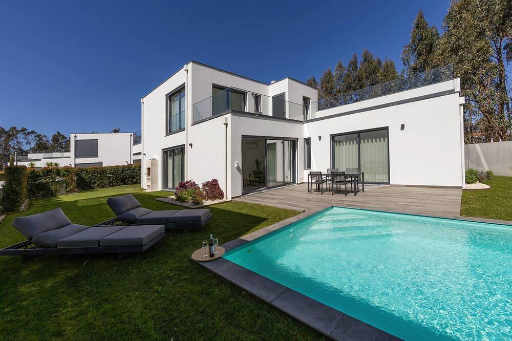 Villa Diana - Private Pool Oasis in São Martinho do Porto, Leiria District