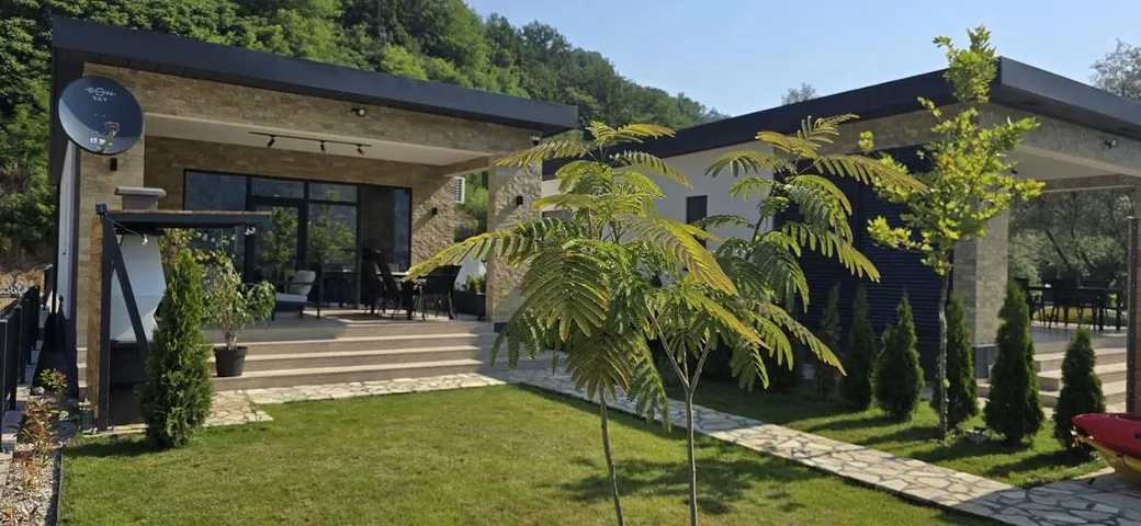 Ferienhaus für 6 Personen, mit Seeblick und Ausblick sowie Balkon und Pool - 1