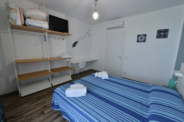 Ganze Wohnung, Relaxation on the lake, just minutes from Gardaland. in Peschiera del Garda, Gardasee-Berge