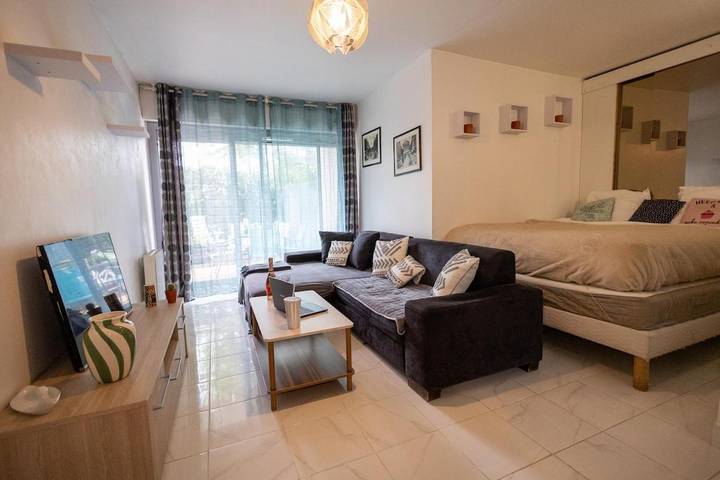 Gîte pour 4 personnes, avec vue ainsi que jardin et terrasse à Boissy-Saint-Léger - 2