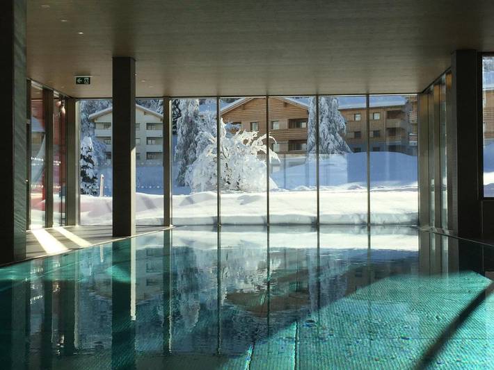 Apartahotel para 4 personas, con Balcón y Jacuzzi además de Terraza y Jardín en Suiza