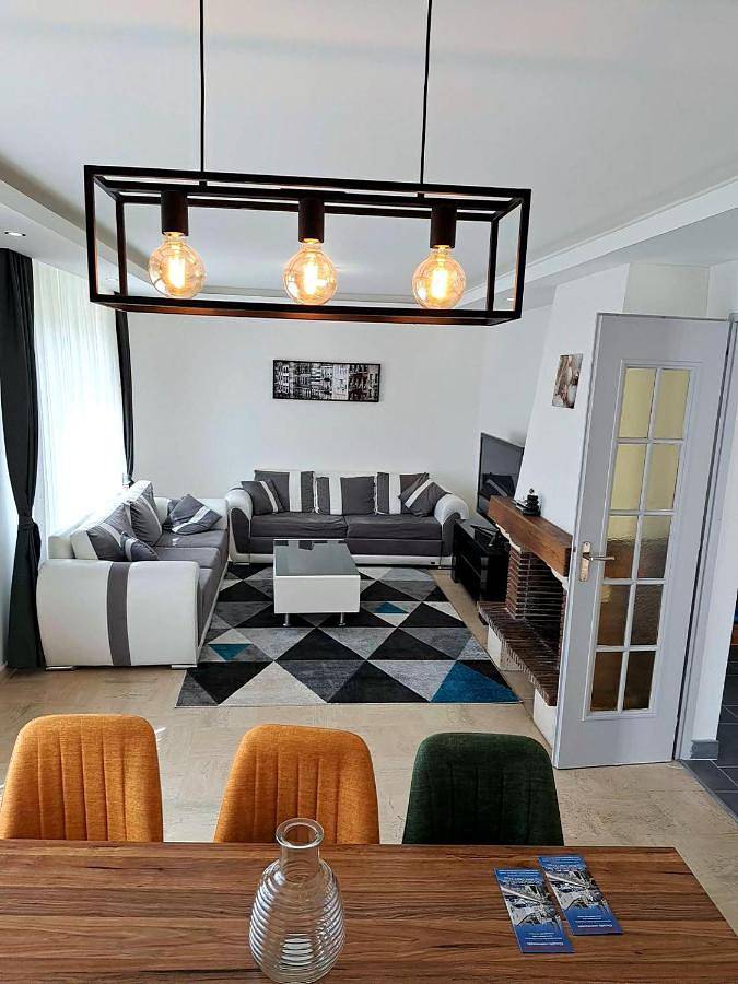 Location de vacances pour 8 personnes, avec Balcon ainsi que Terrasse et Vue à Lèves