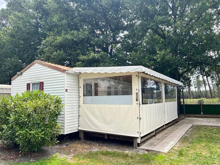 Camping pour 4 personnes, avec Terrasse et Piscine