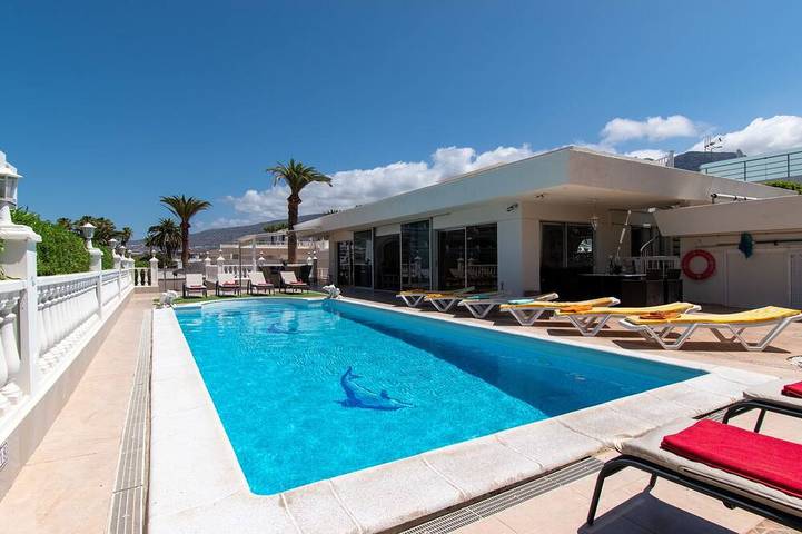Villa for 10 people, with Balcony and Garden in Costa Adeje