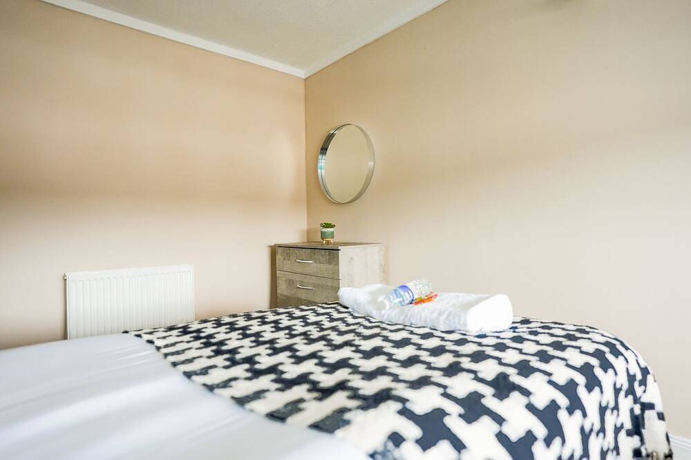 3Br Hosue By Caledonia Luxe Stays Livingston in Livingston, West Lothian