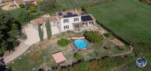 Cottage pour 8 personnes, avec jardin ainsi que terrasse et piscine à Issirac