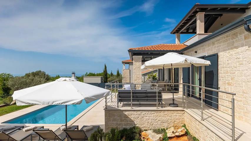 Ferienhaus für 8 Personen, mit Pool und Terrasse sowie Garten