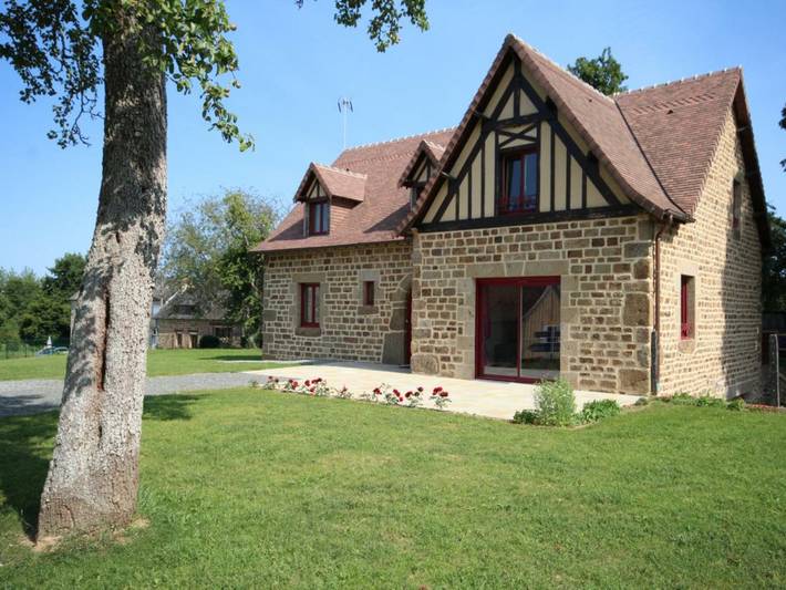 Gîte pour 9 personnes, avec jardin à Saint-Denis-de-Villenette