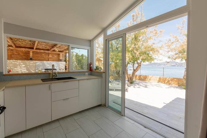 Location de vacances pour 5 personnes, avec vue et terrasse dans Plage de la Madrague (Giens) - 2