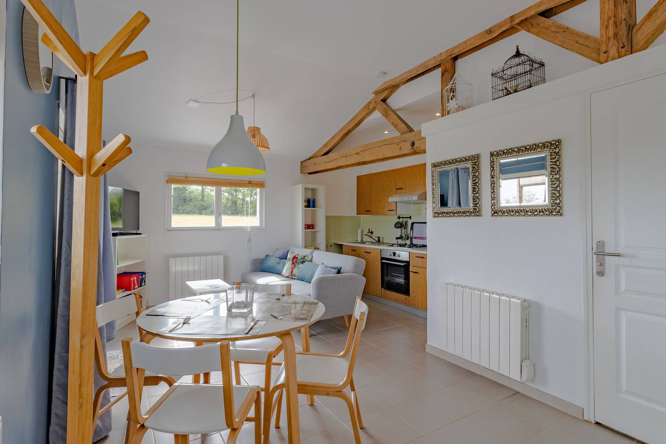 "Gîte Bellevue", avec piscine partagée, terrasse privée et Wi-Fi in Paulin, Périgord Noir