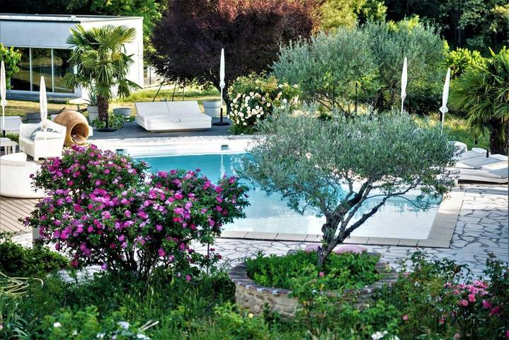 Appartement de vacances pour 4 personnes, avec jardin ainsi que piscine et jacuzzi