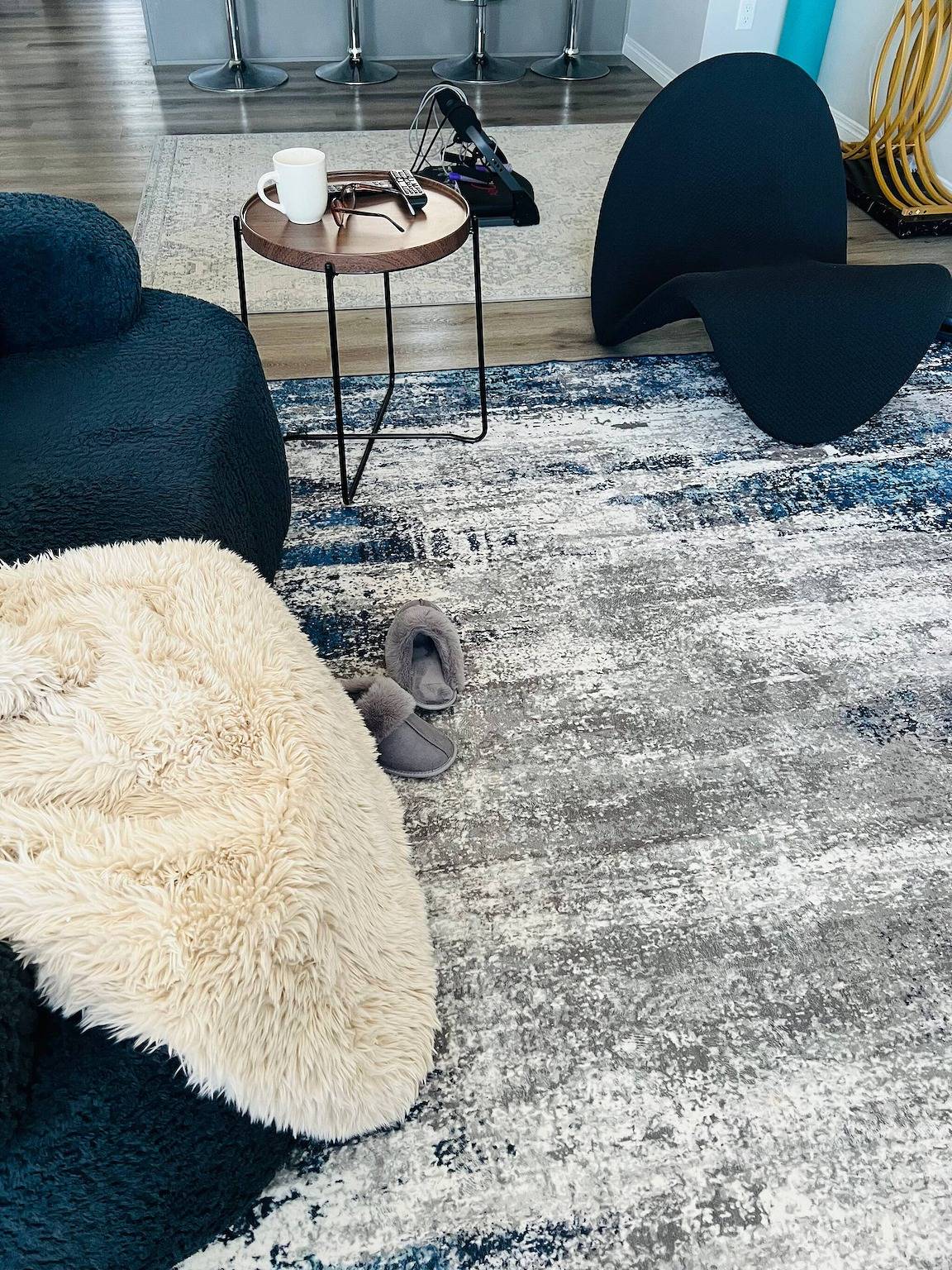 Geräumiges privates Zimmer mit Tv, Wlan und Kühlschrank in Edmonton, Alberta