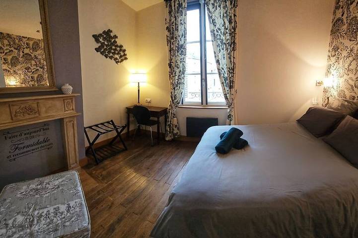 Ganze Wohnung, Apartment 80, 5* furnished tourist apartment - Vienne view in Châtellerault, Vienne