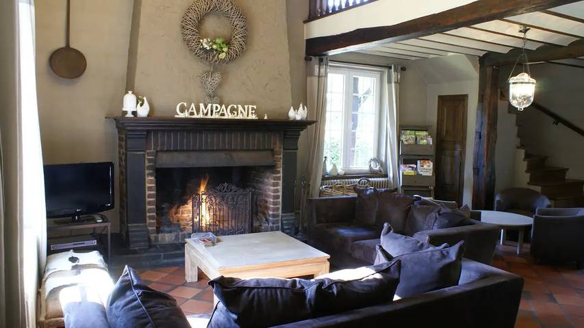 Location de vacances pour 12 personnes, avec jacuzzi et terrasse ainsi que sauna et jardin dans Burnenville
