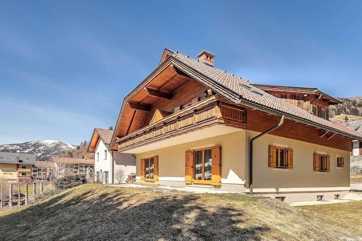 Ferienhaus für 9 Personen, mit Sauna und Garten sowie Balkon