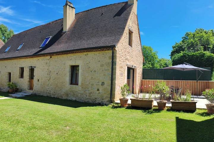 Gîte pour 8 personnes, avec Terrasse ainsi que Jardin et Piscine