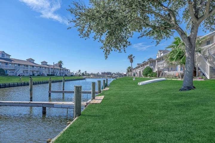 Vacation rental for 5 people, with pool, kid friendly in Galveston